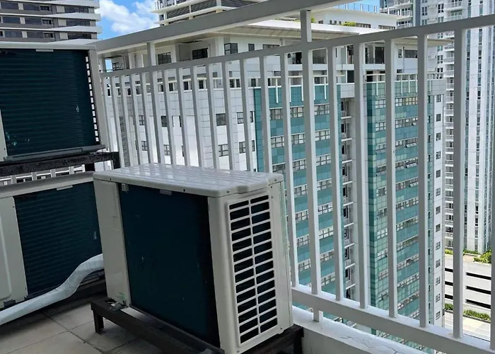 Spacious Stylish With Two Bedrooms, Near Mall